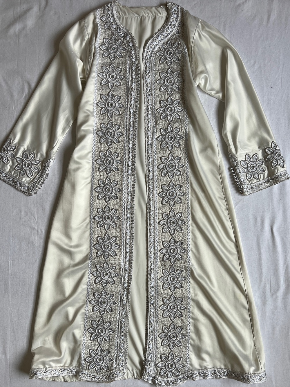 Vintage Caftan / Duster heavily embroidered floral pattern white ivory metallic